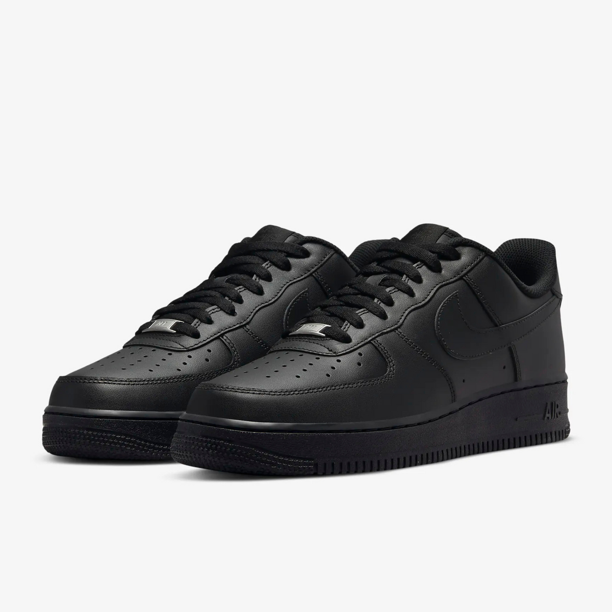 Nike Air Force Sneakers – Stylish Streetwear Kicks