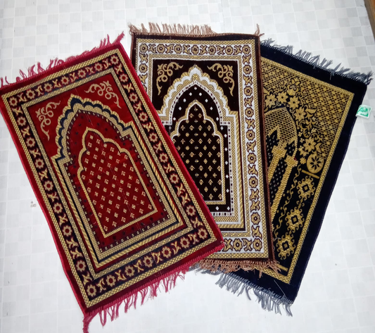 Luxury Velvet Janamaz – Superior Prayer Rug for Hajj & Umrah Pilgrims